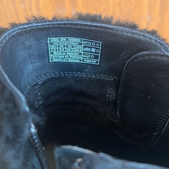 UGG Kirke Shearling Trimmed Leather & Suede Ankle Boots Sz-7.5 - Picture 9 of 10